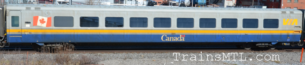 Passenger car VIA 3358 right side / Wagon de passager VIA 3358 coté droit